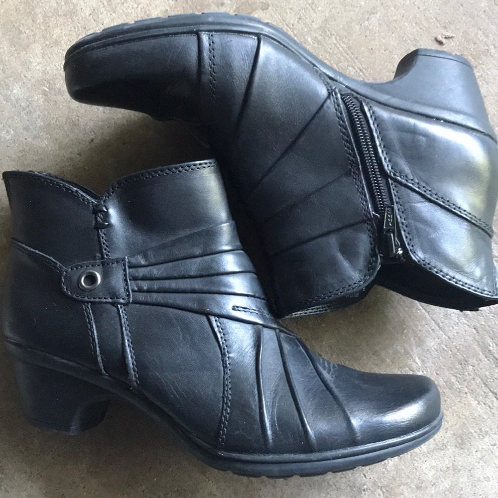 Earth Origins booties 7.5M